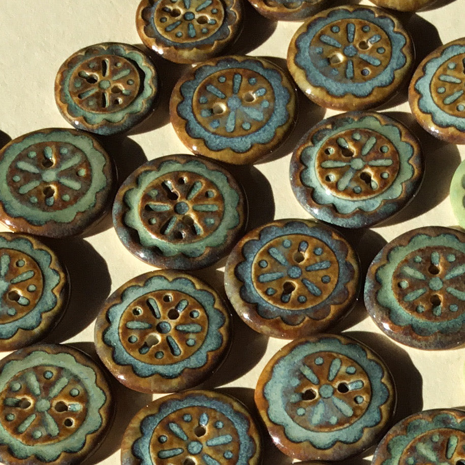 Scalloped Flowers Porcelain Button ‘Turquoise Patina’ 11/16"