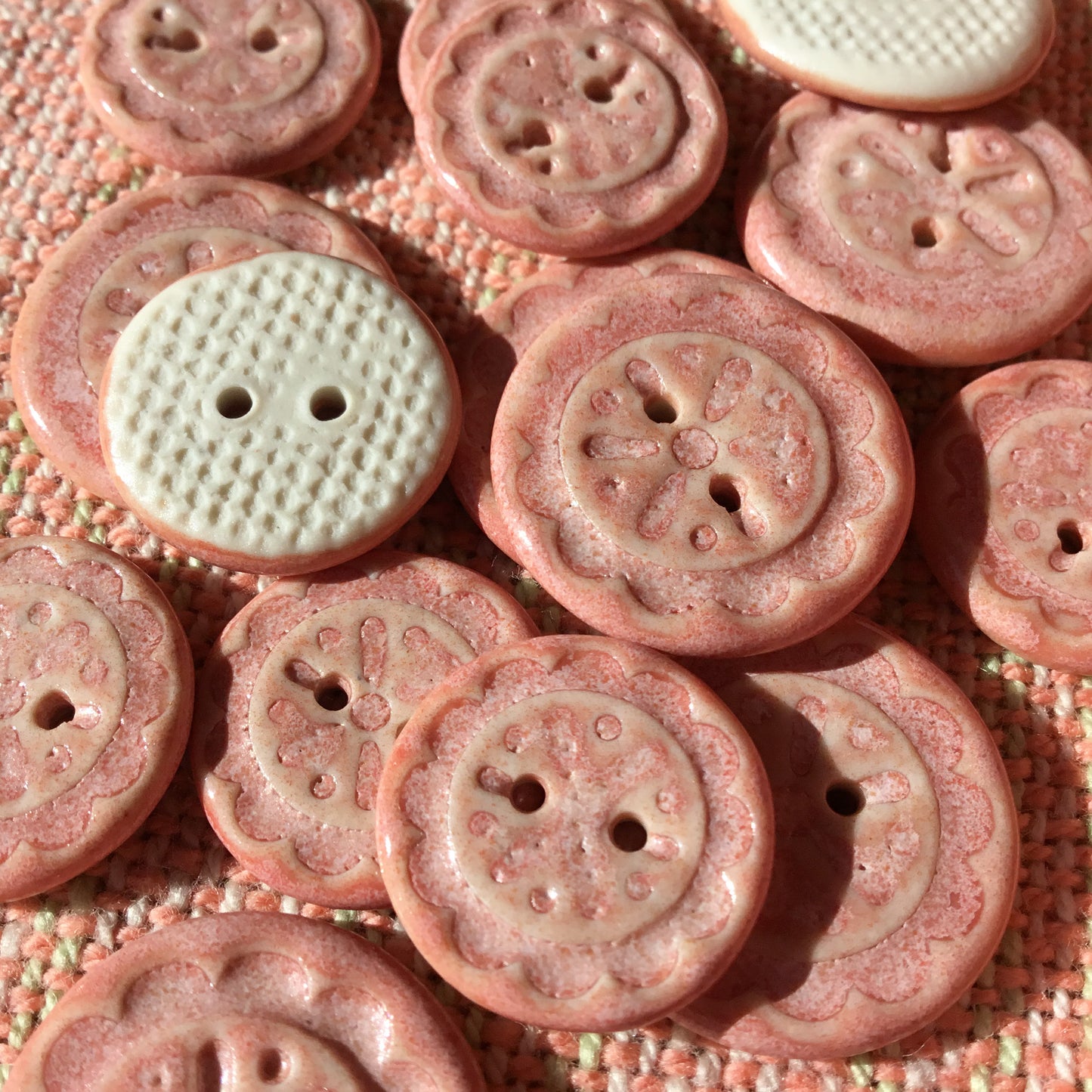 Scalloped Flowers Porcelain Button ‘Rose Quartz’