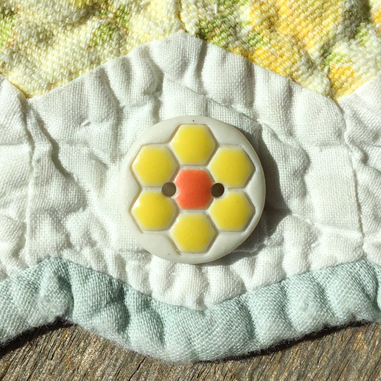 ‘Grandma’s Flower Garden’ Porcelain Button 3/4"